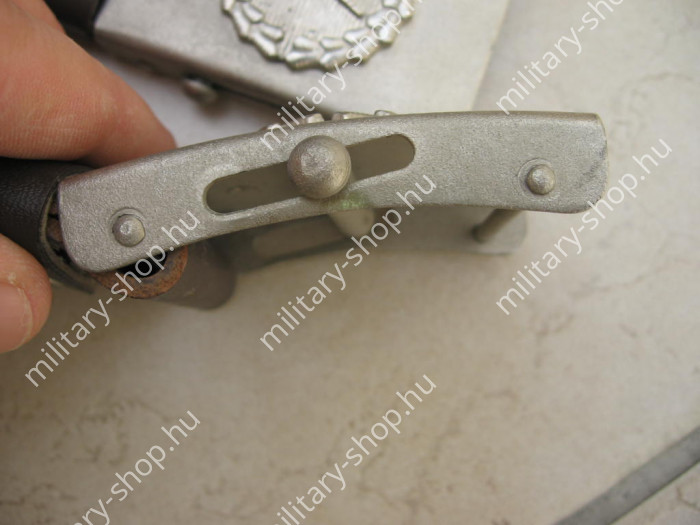 katonai bőröv kimenő öv katonai ruházat felszerelés katonai bolt üzlet military shop army shop army store salgótarján budapest katonai ruházat katonai hátizsák nato katonai póló katonai bőröv derékszíjlegénységi bőröv honvédségi bőröv