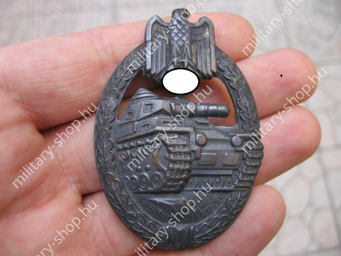 katonai régiségek II.világháborús második világháborús német amerikai angol olasz magyar orosz katonai kitüntetések jelvények felvarrók ruházat katonai bolt üzlet army shop store military shop store in budapest