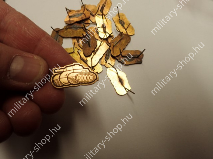magyar katonai fém paroli fegyvernemi jelzés katonai bolt üzlet military shop store army shop store budapest magyar katonai felvarrók deszantos ejtőernyős desszantos mellkas osztályjelzés deszantos ejtőernyős felvarró