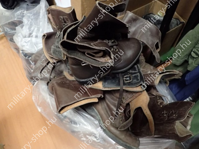 magyar katonai bakancs surranó legénységi bakancs 65m 65 m 85m 85 m  katonai gyakorló bakancs katonai bolt üzlet army shop store military shop store  in budapest használt katonai bakancs