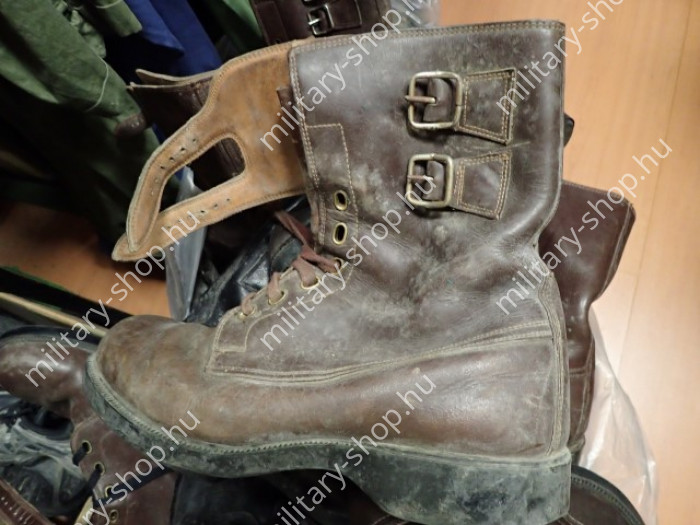 magyar katonai bakancs surranó legénységi bakancs 65m 65 m 85m 85 m  katonai gyakorló bakancs katonai bolt üzlet army shop store military shop store  in budapest használt katonai bakancs