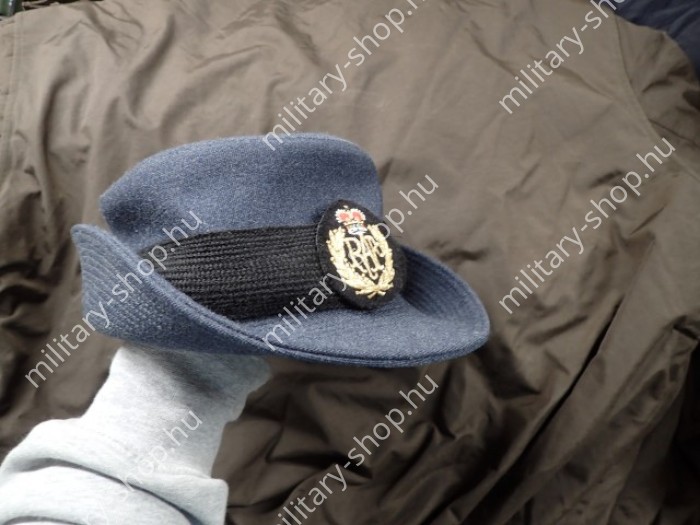 tányérsapka katonai sapka sisak  gyakorló sapka bocskai tányérsapka zsinór tiszti tiszt-helyettesi legénységi jelzés katonai bolt üzlet military shop store army shop store in budapest