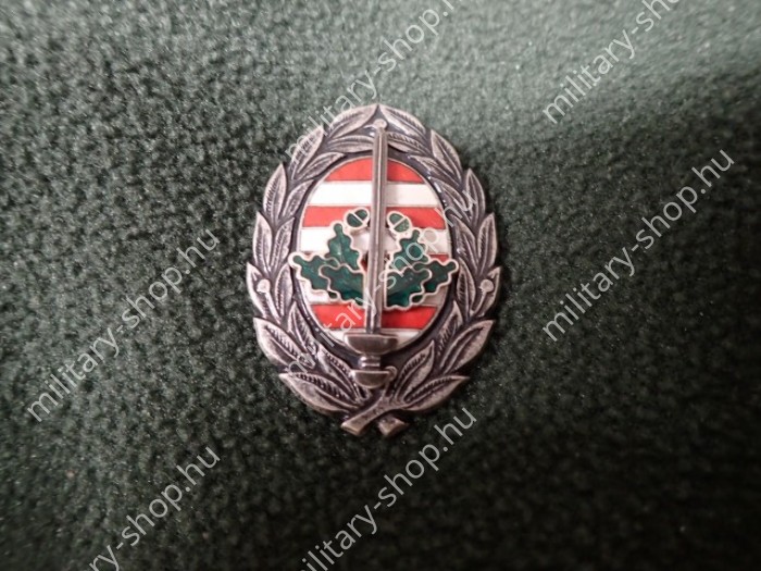 vezérkari akadémia kossuth szárazföldi mellkas fém jelzés magyar katonai ruházat felszerelés katonai bolt üzlet military shop army shop army store in budapest magyar katonai felvarrók deszantos ejtőernyős desszantos mellkas osztályjelzés deszantos ejtőern