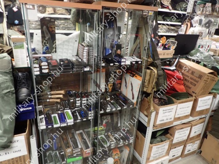 katonai felesleg ruházat felszerelés hátizsák sisak bakancs katonai bolt üzlet army shop store military shop store in budapest