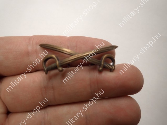 bw bundeswehr német usa magyar sapka jelvény jelzés kitűző kitüntetés lovasság tüzérség  mellkas fém jelzés magyar katonai ruházat felszerelés katonai bolt üzlet military shop army shop army store in budapest magyar katonai felvarrók deszantos ejtőernyős