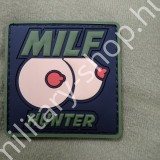 ÚJ4933, MILF HUNTER , PVC PATCH SZÍNES , ÚJ