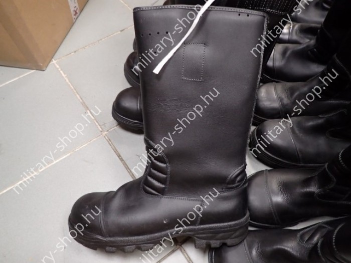 német usa angol baltes tengerész tűzoltó csizma katonai csizma bakancs surranó katonai bolt üzlet surplus army shop store military shop store in budapest
