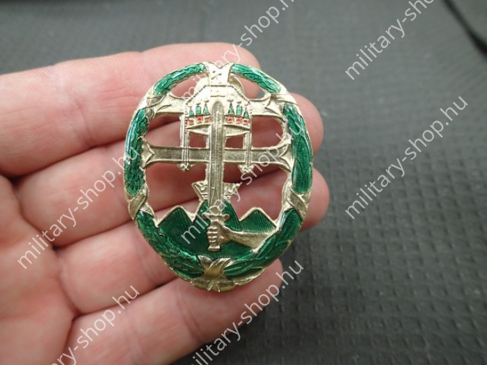 magyar katonai ruházat felszerelkés katonai bolt military shop budapest rohamtüzér kitűző magyar II.világháborús második világháború katonai régiség ludovika tiszti jelvény katonai bolt üzlet army shop store military shop store in budapest