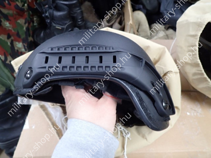 2001 2002 kevlar kevlár rohamisak acél sisakja magyar rohamsisak magyar katonai felszerelés ruházat katonai bolt üzlet military mishop store army store army shop in budapest
