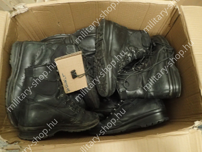 katonai ruházat bakancs hátizsák hálózyák tártáska sapka katonai bolt üzlet army military shop store  surplus in budapest