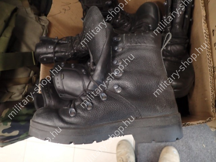bw bundeswehr 2007m bakancs kommandós bakancs német bundeswehr bw téli katonai GORE-TEX® bakancs lowa meindl katonai bakancs surci ruházat   katonai ruházat felszerelés katonai bolt üzlet army shop army store military shop in budapest