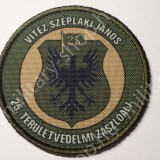 vitéz széplaki jános 25.területvédelmi zászlóalj ezred  magyr katonai  kar baret sapka felvarrók  katonai bolt üzlet army military shop store  surplus in budapest