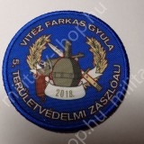 vitéz FARKAS GYULA .5. TERÜLETVÉDELMI ZÁSZLÓALJ , KÖZNAPI, SZÍNES , KARFELVARRÓ ,ÚJ vitéz FARKAS GYULA .5. TERÜLETVÉDELMI ZÁSZLÓALJ , KÖZNAPI, SZÍNES , KARFELVARRÓ ,ÚJ